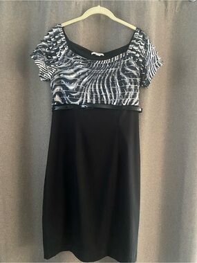 Black and White Short-Sleeve Empire-Waist Dress w/belt